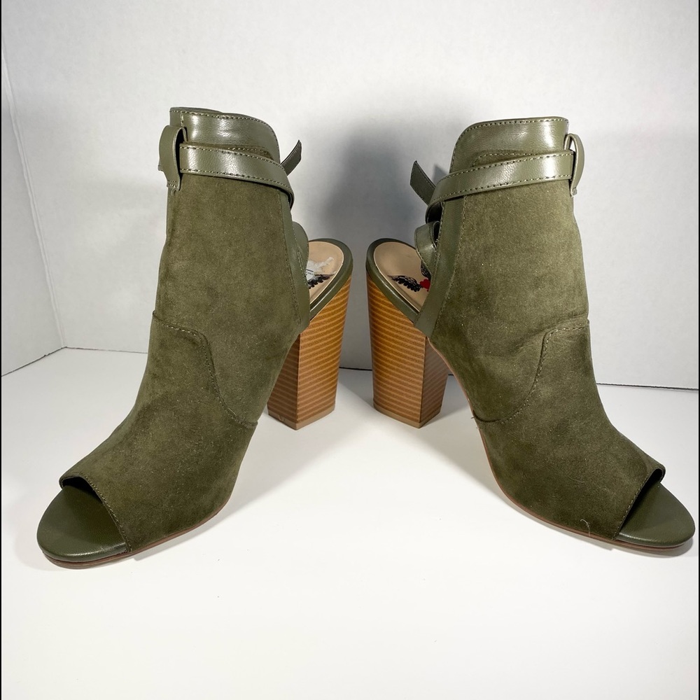 Penny Loves Kenny Suede Green SZ 8 1/2